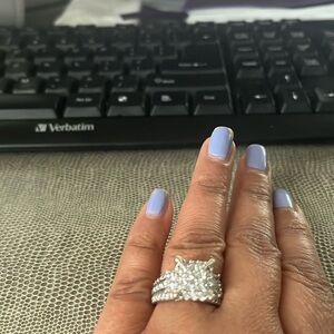 Engagement ring total weight 2 1/2 carrot.